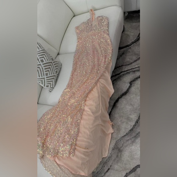 One shoulder sequin prom dress in pink blush and gold color (only worn once) - Picture 5 of 7